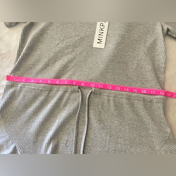 MINKPINK Ribbed Gray Top size large new with tags please - Picture 7 of 9
